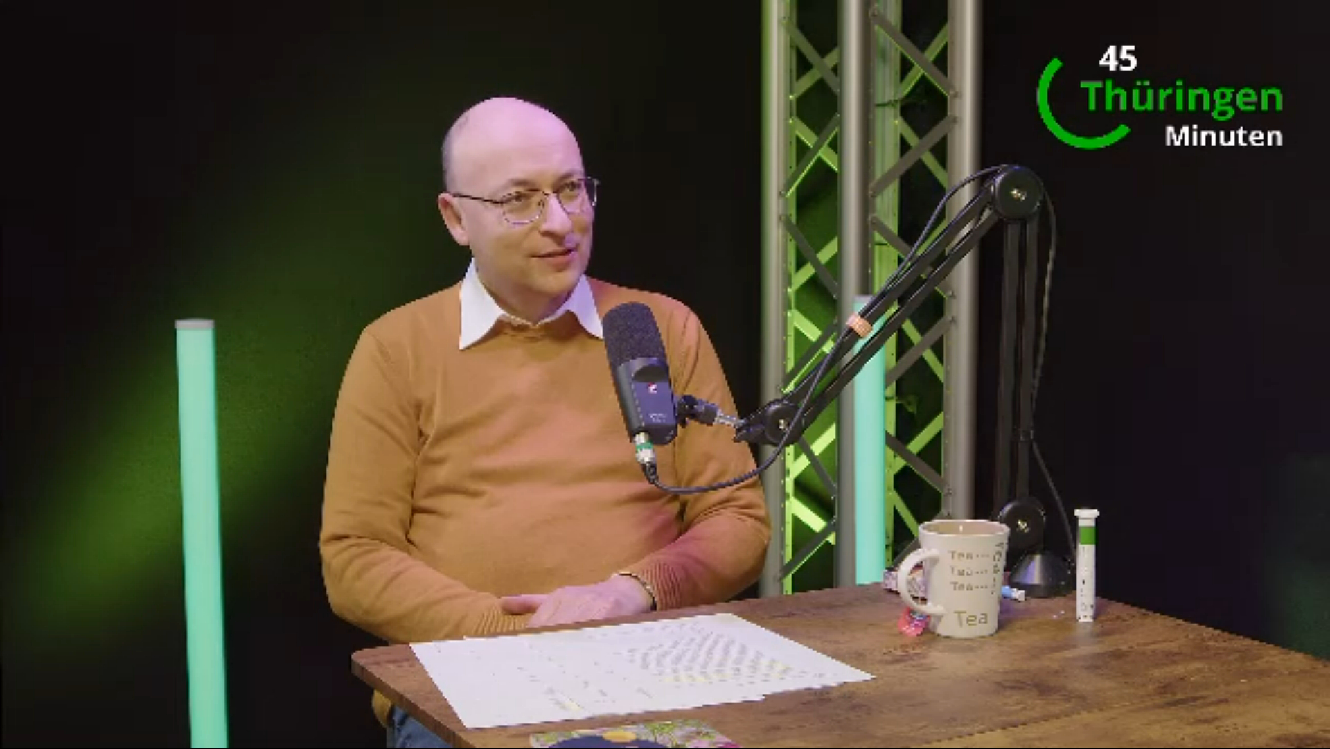 Dr. Michael Hein im Studio von Altenburg TV.